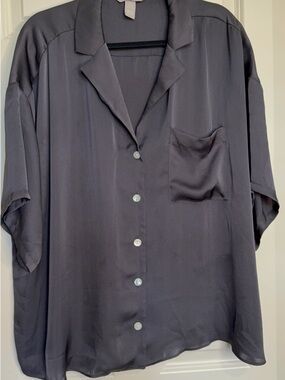 H&M Women's Loose Button-Front Blouse in Black